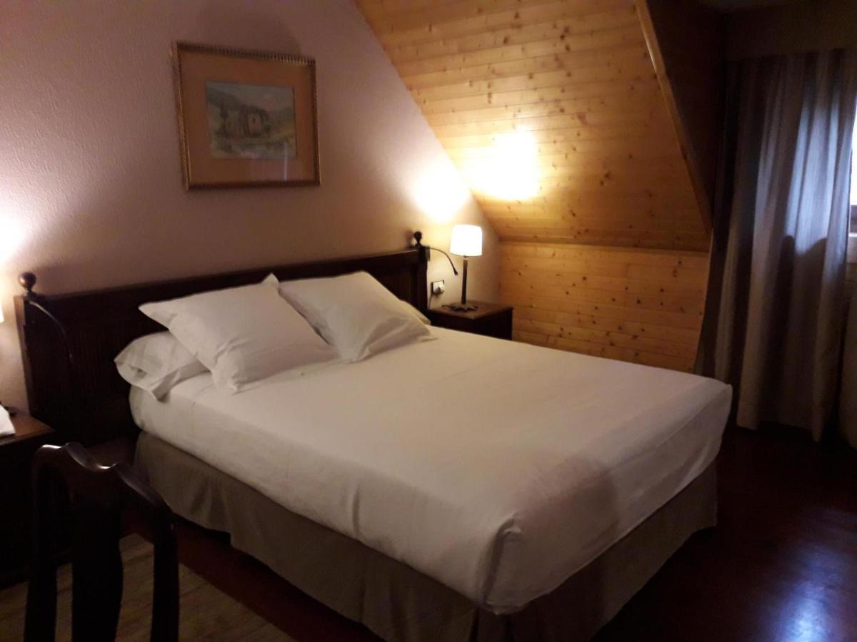 Parador De Артиес Экстерьер фото